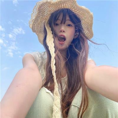 云雾笼罩的山峰